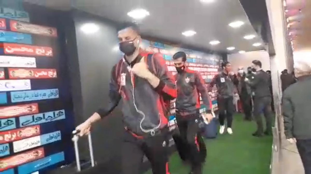 ورود بازیکنان پرسپولیس و سپاهان به ورزشگاه آزادی