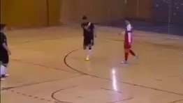 حسین طیبی بازیکن تیم فوتسال بنفیکا ، گل چهارم و تساوی تیمش مقابل براگا را به ثمر رساند