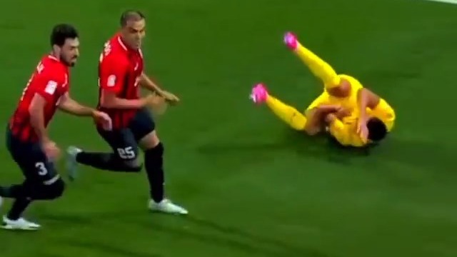 ویدیوی جالب هواداران الریان / وقتی بین شجاع خلیل زاده و مرکادو هستی مواظب خودت باش