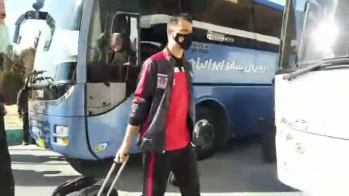 ورود بازیکنان آلومینیوم اراک و پرسپولیس به ورزشگاه