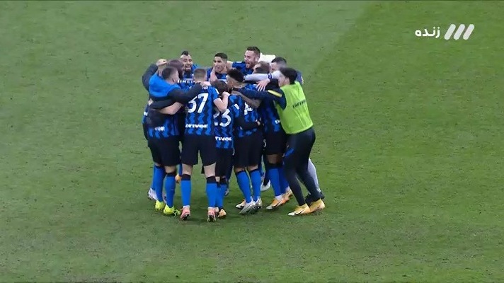 شادی ویژه بازیکنان اینتر پس از سوت پایان و پیروزی دو بر یک مقابل میلان