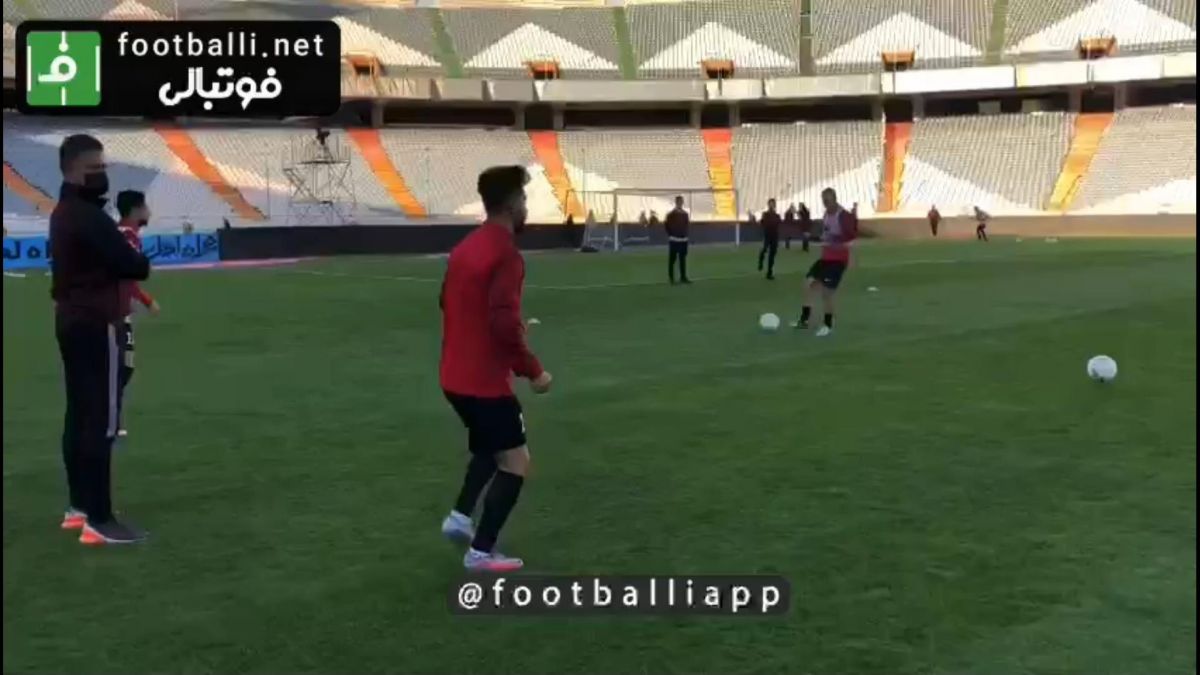 گرم کردن بازیکنان پرسپولیس - مس رفسنجان پیش از بازی