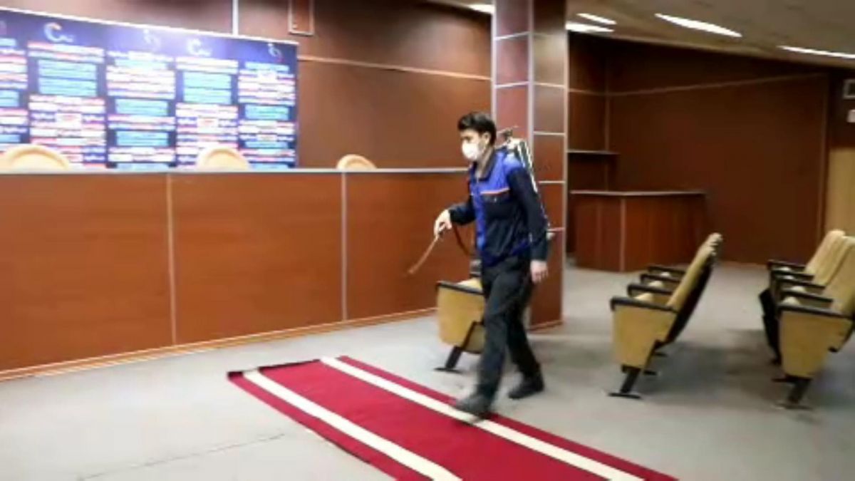 ورزشگاه آزادی برای برگزاری دیدار پرسپولیس و پیکان ضد عفونی شد