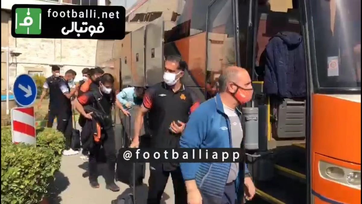 ورود بازیکنان سایپا و تراکتور به ورزشگاه شهید دستگردی