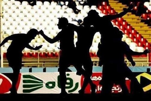 ستاد مقابله با کرونا در فوتبال کجاست؟/ دورهمی تماشاچیان در تمرینات تیمهای لیگ برتری!