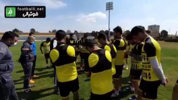 لحظاتى از تمرين تيم فوتبال نساجى در ورزشگاه كارگران تهران