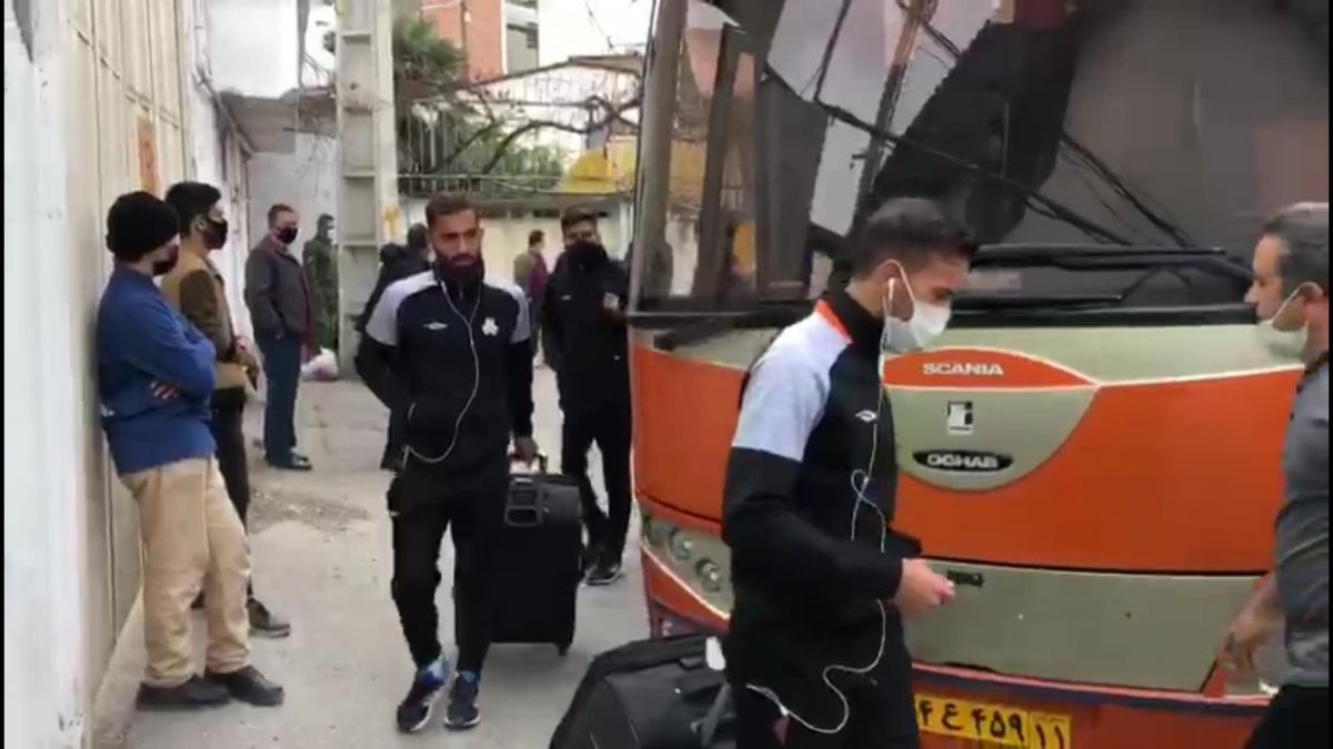 ورود کاروان نساجی و سایپا به ورزشگاه وطنی