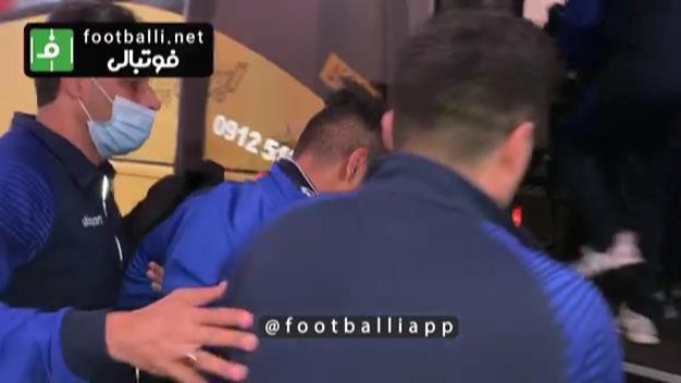 اختصاصی/ متاسفانه پیش از بازی پرسپولیس - نفت مسجد سلیمان، پدر عباس بوعذار درگذشت. او که این خبر را شنید به سرعت ورزشگاه را ترک کرد.