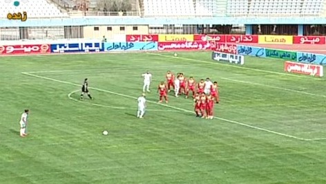 سوپرکاشته سینگ و واکنش دیدنی محسن فروزان که مانع باز شدن دروازه فولاد شد / البته از دیدگاه گزارشگر بازی حامد لک درون دروازه فولاد قرار گرفته است