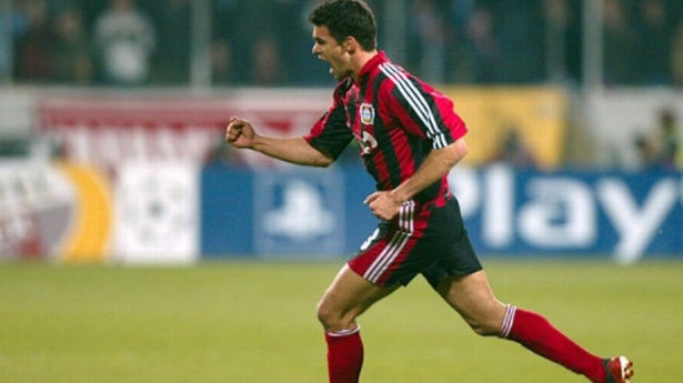 سوپرگل خاطره انگیز میشائیل بالاک مقابل لیورپول در سال 2002