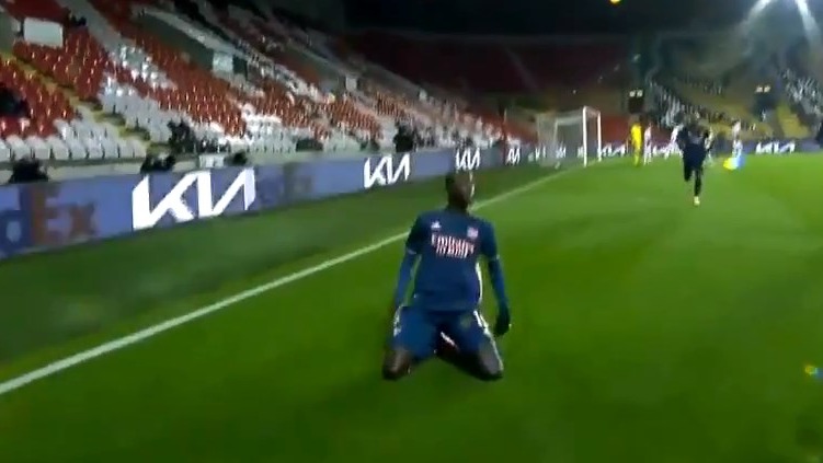 گل اول آرسنال به اسلاویا پراگ (په په)