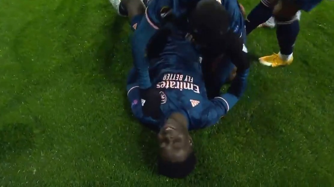 گل سوم آرسنال به اسلاویا پراگ (ساکا)