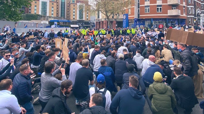 اعتراض هواداران چلسی به عضویت این باشگاه در سوپر لیگ اروپا