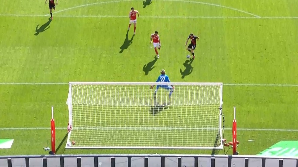 گل اول بایرن مونیخ به ماینتس (لواندوفسکی)