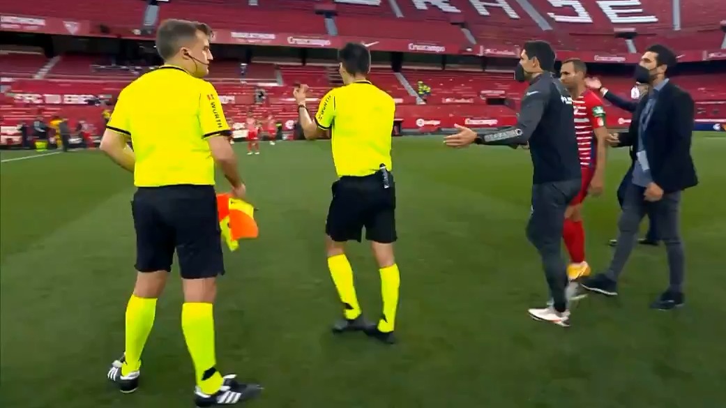 اشتباه عجیب و باورنکردنی داور در بازی سویا و گرانادا