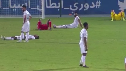 خودکشی در عربستان / تساوی الدحیل و الاهلی و حذف دو تیم ، الهلال با خوش شانسی صعود کرد و حریف استقلال شد