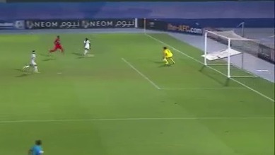 موقعیت سوزی و خودخواهی باورنکردنی بازیکن الاهلی مقابل الدحیل در دقیقه 93 که باعث عدم صعود این تیم به دور حذفی شد