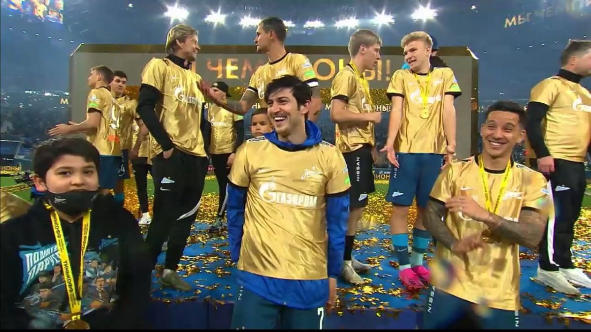 مراسم اهدای جام به زنیت بعد از قهرمانی در لیگ برتر روسیه 21-2020