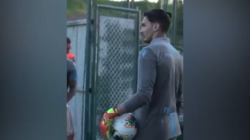 ضربه زیبای هم تیمی مجید حسینی در ترابزون اسپور در تمرین این تیم