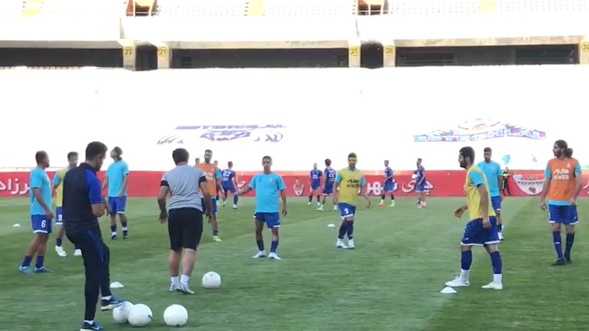 اختصاصی/ گرم کردن بازیکنان استقلال و ذوب آهن پیش از بازی