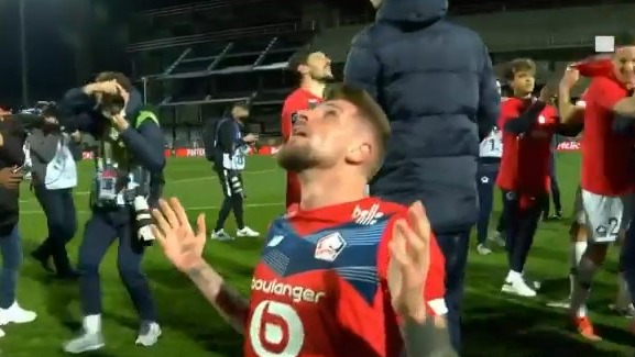 شادی بازیکنان لیل پس از قهرمانی در لیگ فرانسه