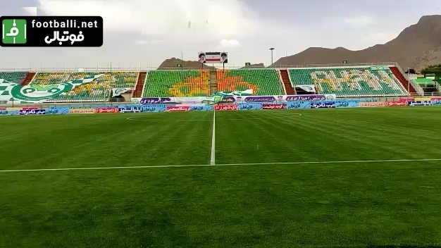 بارش باران در ورزشگاه فولادشهر پیش از بازی ذوب آهن - پرسپولیس