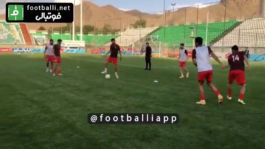 گرم کردن بازیکنان ذوب آهن و پرسپولیس پیش از بازی