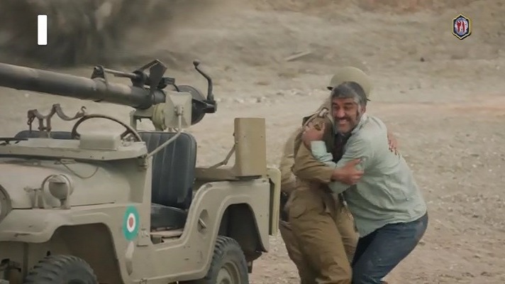 شادی گل دیدنی پژمان جمشیدی در سریال زیرخاکی 2 پس از انهدام تانک عراقی توسط رزمنده ایرانی