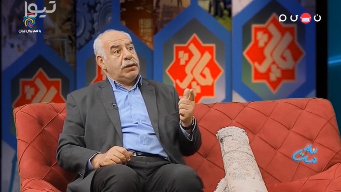 طنز/ دکتر "برملا": چون فدراسیون دیگر ساختمان ندارد، ما با خودمان زیرانداز می بریم که جلسات را در پارک و خیابان برگزار کنیم