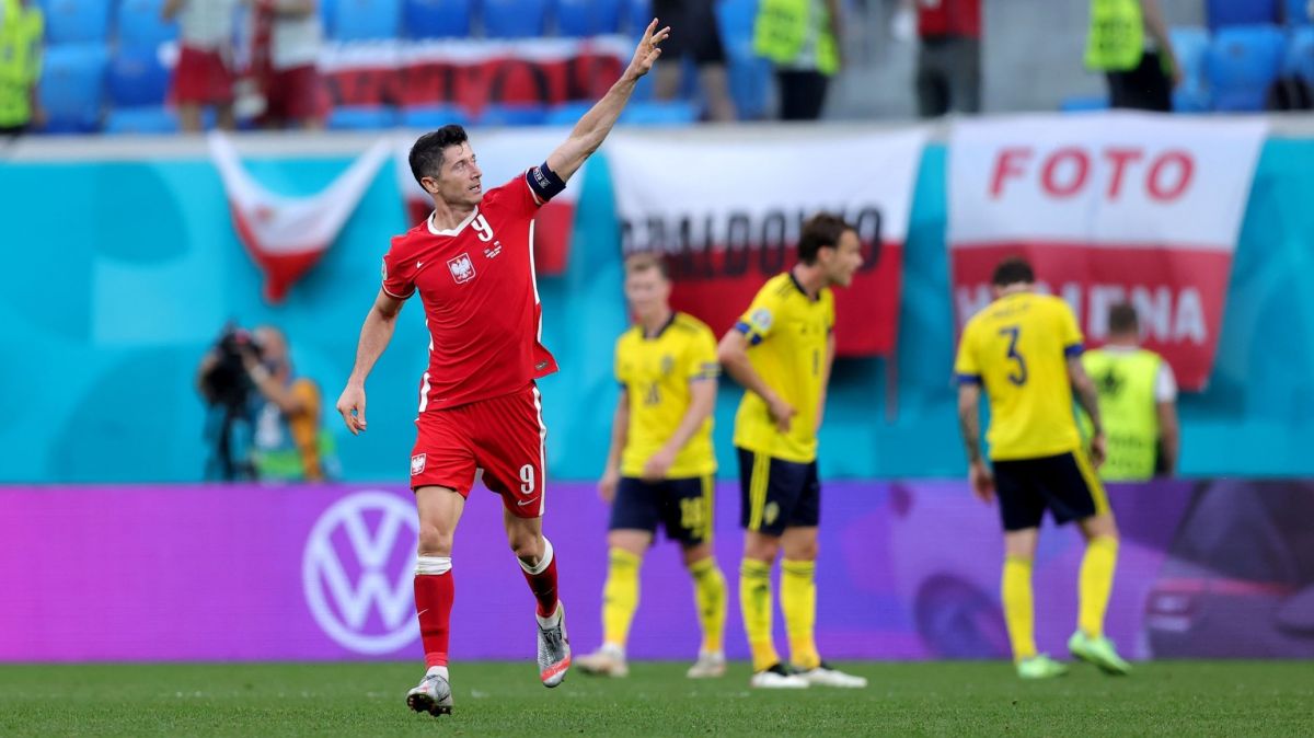 گل دوم لهستان به سوئد (دبل لواندوفسکی)