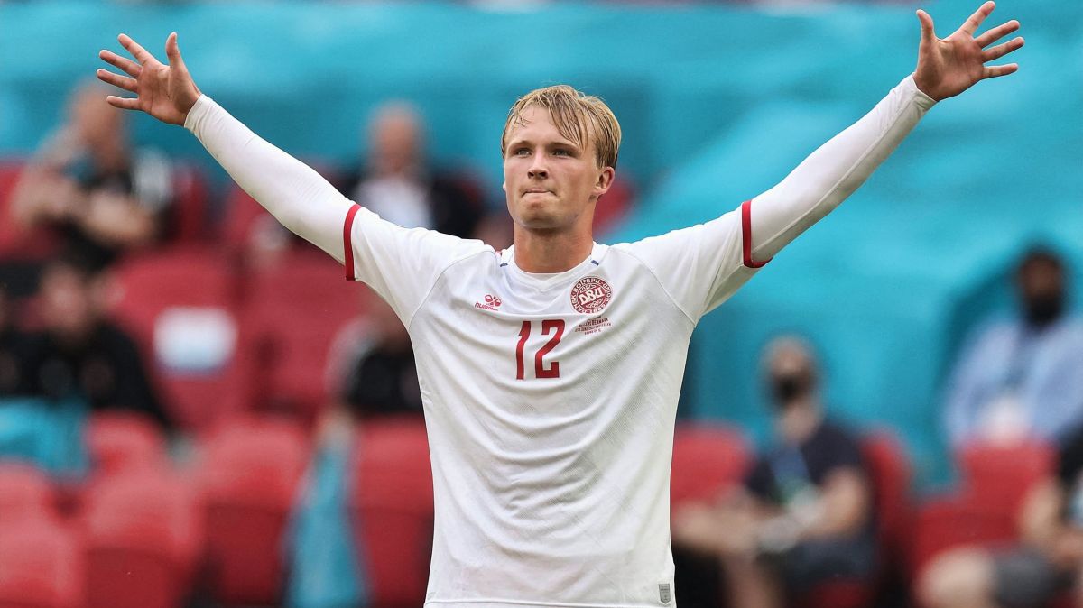 گل اول دانمارک به ولز (گل زیبای دولبرگ)