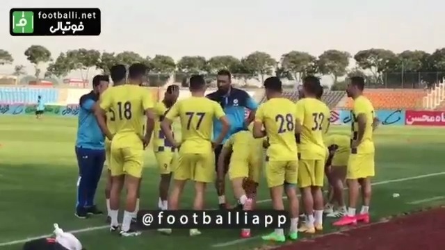 اختصاصی/ گرم کردن بازیکنان پیکان و نفت مسجدسلیمان پیش از بازی
