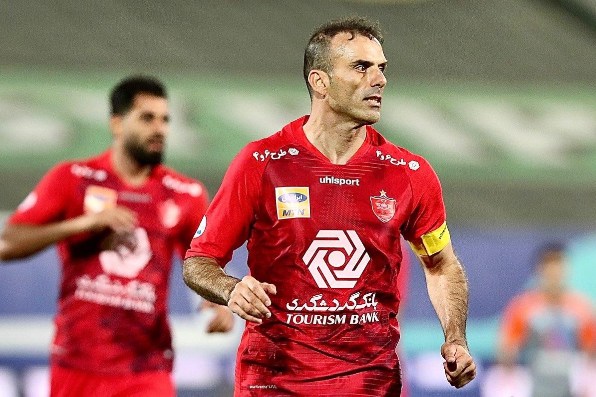 پیراهن شماره 4 پرسپولیس بایگانی میشود