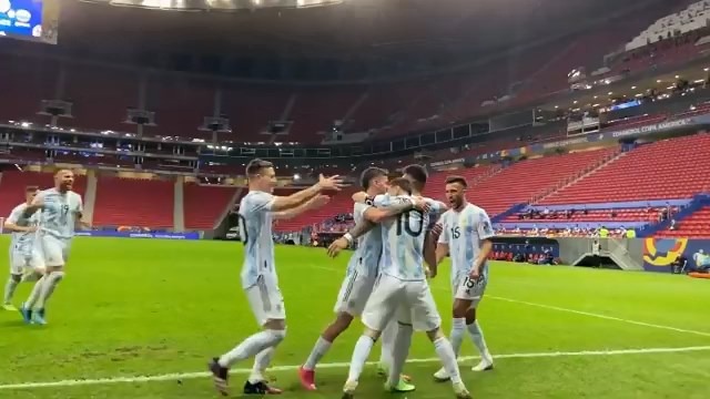 گلهای بازی آرژانتین و کلمبیا از زاویه پشت دروازه و کنار زمین