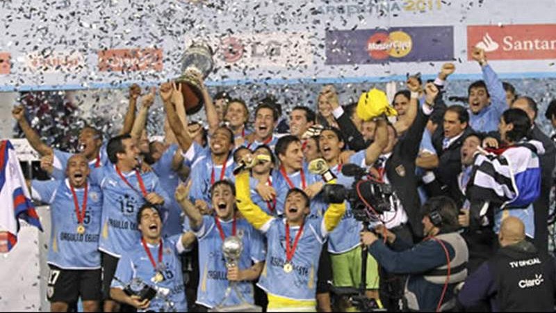 خلاصه بازی اروگوئه 3-0 پاراگوئه (فینال کوپا آمریکا 2011)