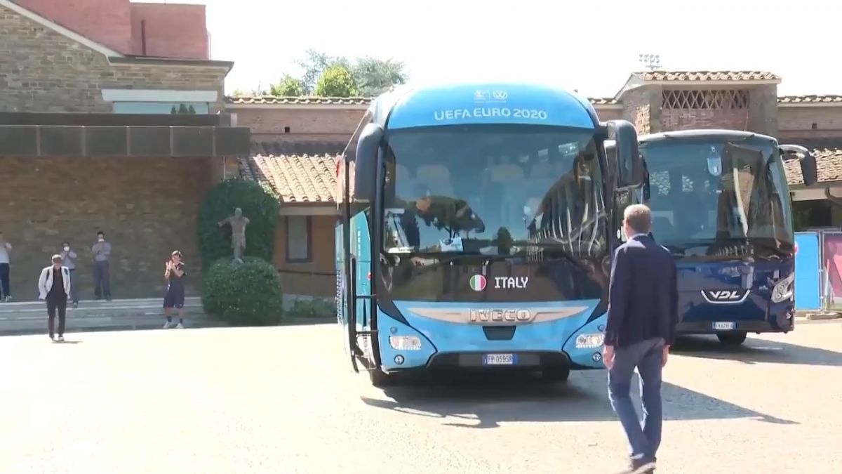 جا ماندن جیانلوکا ویالی از اتوبوس تیم ملی ایتالیا