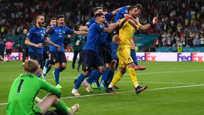 شادی و غم بازیکنان ایتالیا و انگلیس پس از پایان فینال یورو 2020