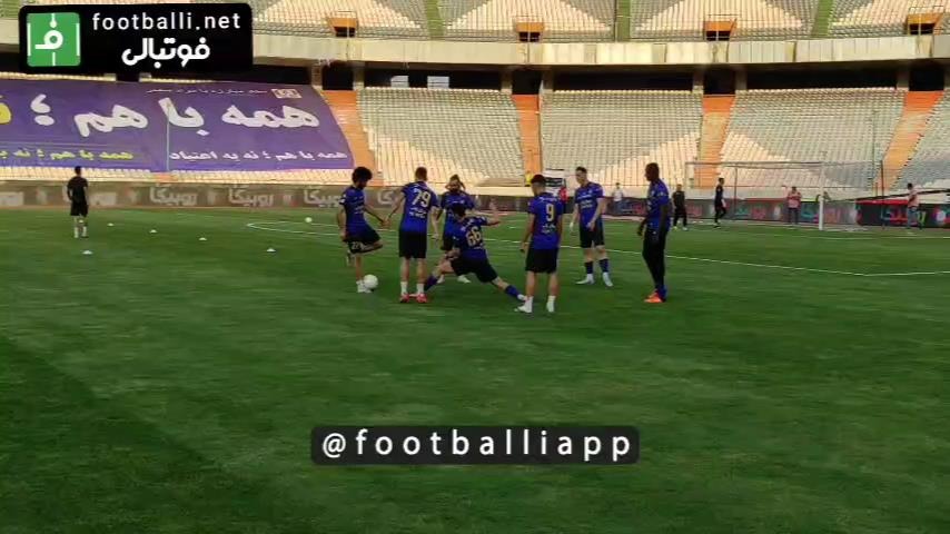 اختصاصی/ گرم کردن بازیکنان استقلال و پرسپولیس پیش از دربی حذفی