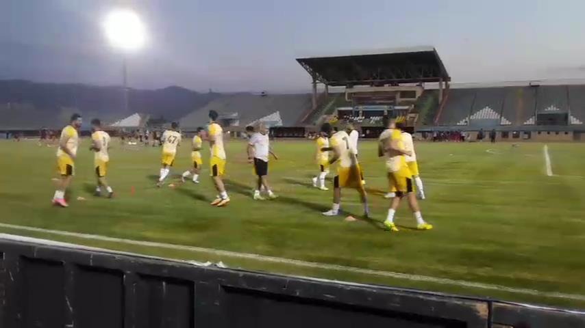 اختصاصی/ گرم کردن بازیکنان آلومینیوم اراک و تراکتور پیش از بازی