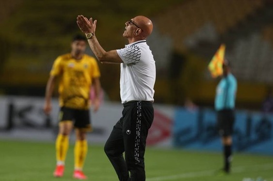 حاشیه بازی پدیده و سپاهان/ اعتراض عجیب مرزبان به داور/ مصدومیت شدید اسماعیلیفر