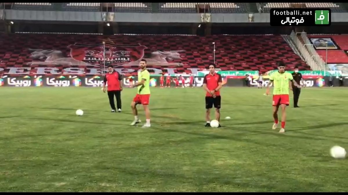 اختصاصی/ گرم کردن بازیکنان پرسپولیس و تراکتور قبل از شروع بازی