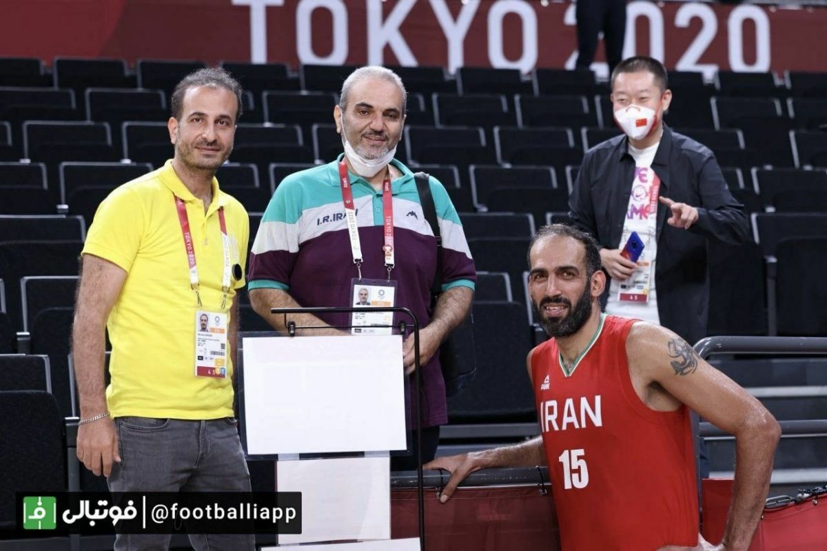 تصویر جواد خیابانی در کنار حامد حدادی پس از دیدار امروز بسکتبال ایران و آمریکا