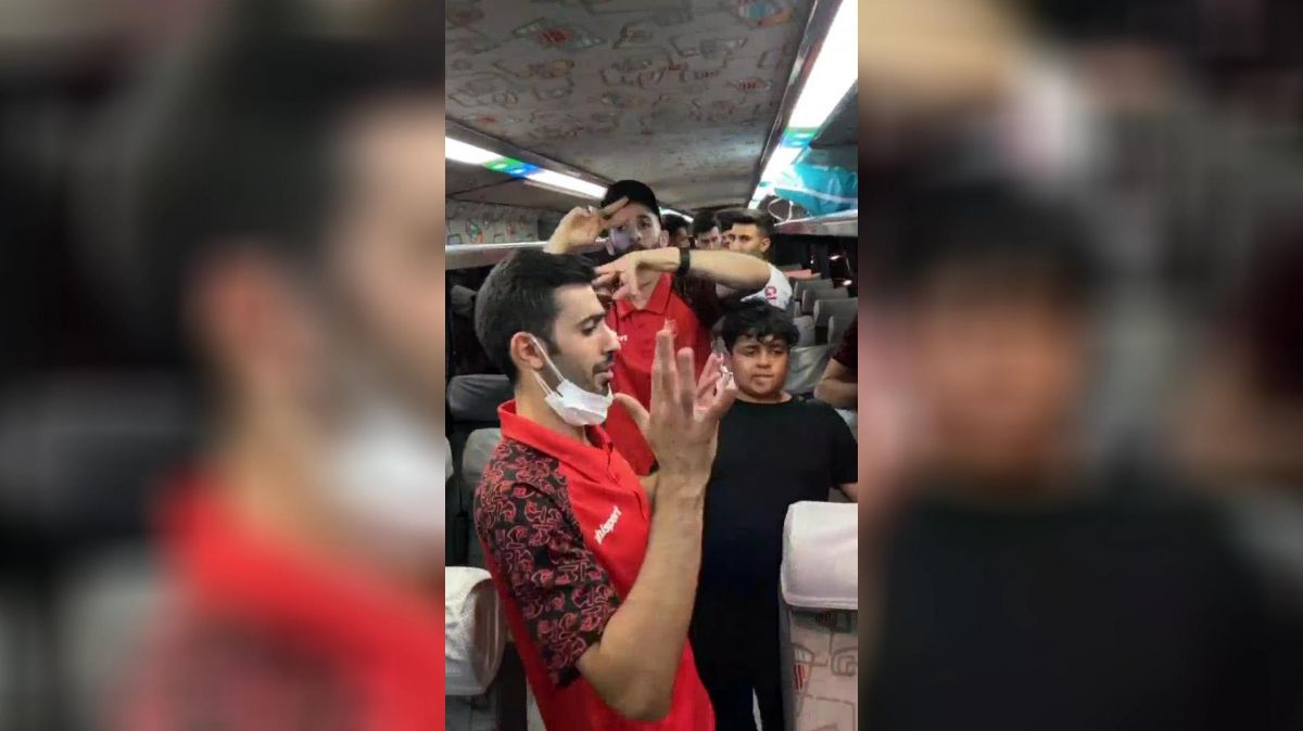 حرکات موزون احسان پهلوان، مهدی عبدی و هانی نوروزی در اتوبوس بعد از قهرمانی