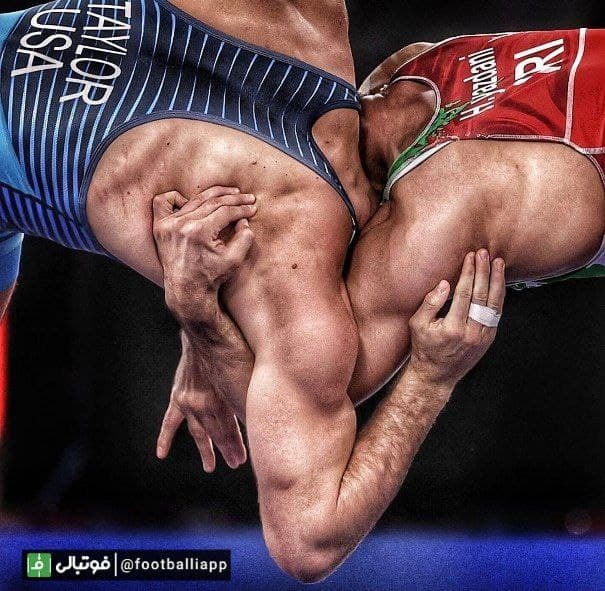 عکسی دیدنی از شاخ به شاخ حسن یزدانی و دیوید تیلور در فینال ۶۸کیلوگرم المپیک توکیو/ عکس از فرشاد عباسی/ عکاس ورزشی حاضر در المپیک توکیو