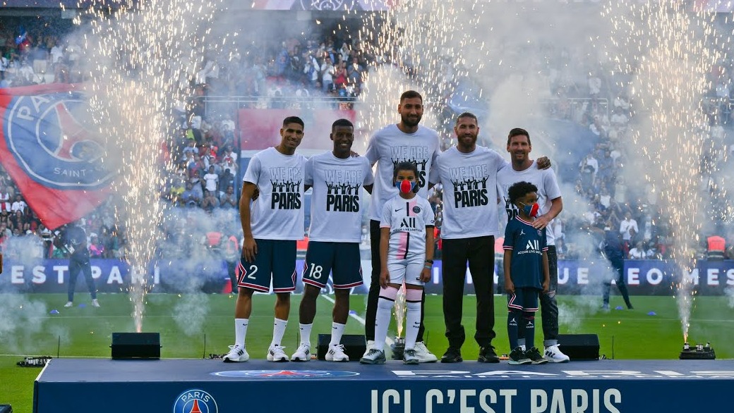 مراسم معارفه باشکوه مسی و بازیکنان جدید پاری سن ژرمن پیش از تقابل با استراسبورگ