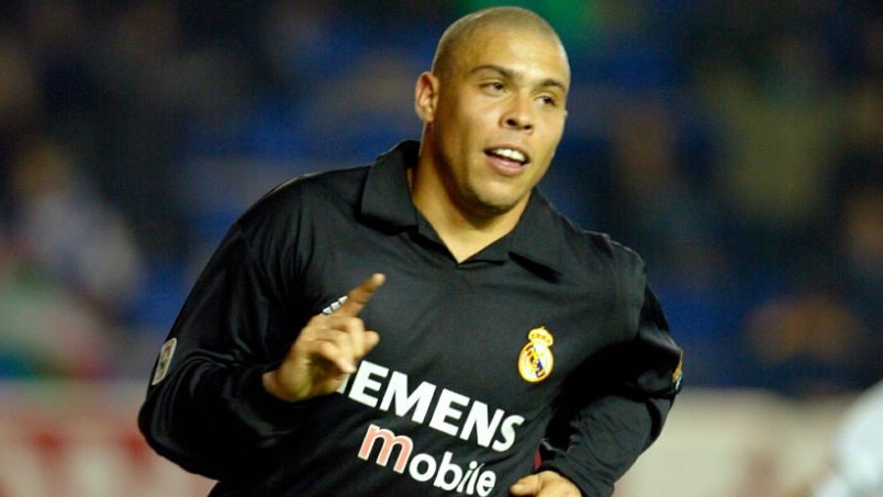 نوستالژی/ گل تماشایی رونالدوی برزیلی برای رئال مادرید مقابل آلاوز