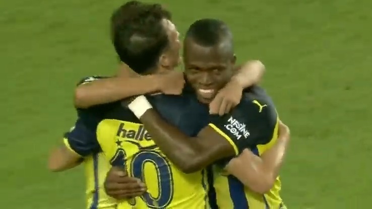 پاس گل اوزیل در بازی فنرباغچه و آنتالیااسپور