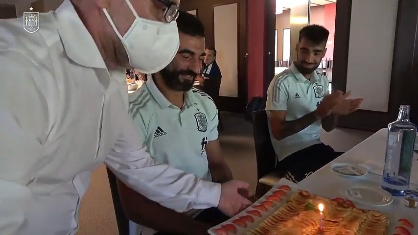 تولد 36سالگی رائول آلبیول در اردوی تیم ملی اسپانیا