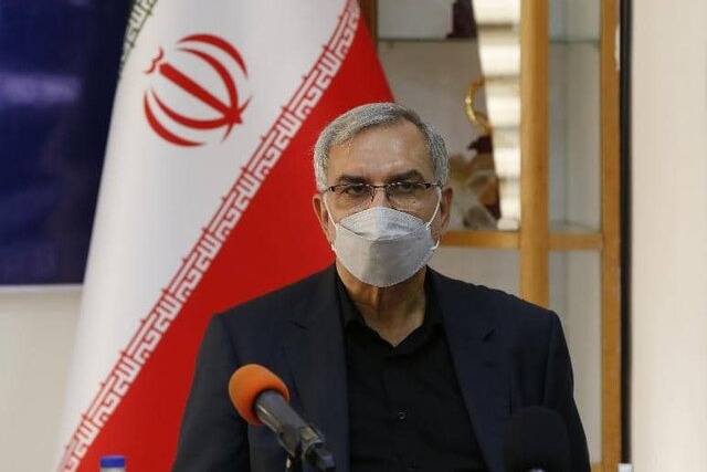 وزیر بهداشت: گروه سنی مشمول واکسن کاهش مییابد/ کارت واکسن، شرط حضور دانشجویان در کلاسهاست