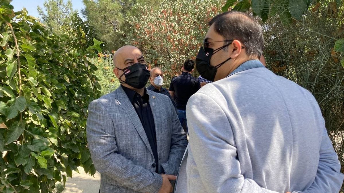 اختصاصی/ حضور مجید صدری در مراسم تشییع پیکر و تدفین عباس انصاری‌فرد